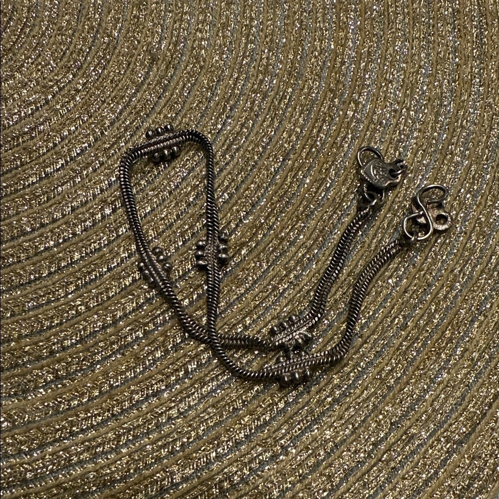 Elegant silver Toned Women's Bracelet length 11”